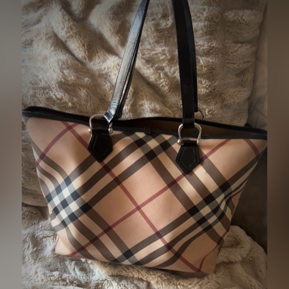 Burberry | Nova Check Nikki Large Tan and Black Checkered Women's Tote Bag - Picture 14 of 16